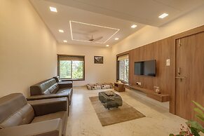 CosmicStays Casa Ivory Pool Villa Mulshi