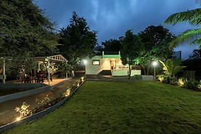 CosmicStays Casa Ivory Pool Villa Mulshi