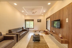 CosmicStays Casa Ivory Pool Villa Mulshi