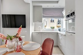 Lion Apartments - Pink i Mustang Studio