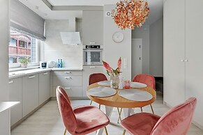 Lion Apartments - Pink i Mustang Studio