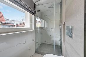 Lion Apartments - Pink i Mustang Studio