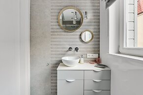 Lion Apartments - Pink i Mustang Studio