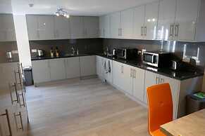 Immaculate 12-bed House Good Amenities in Wigan