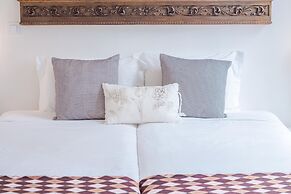 Youropo - The Tower 1F