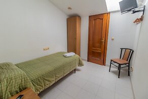 Hostal Restaurante La Buena Villa by Vivere Stays
