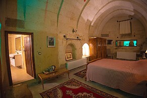 Pietra Cave Suites