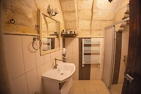 Pietra Cave Suites