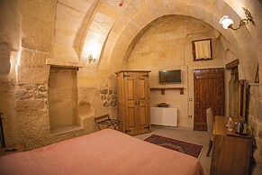 Pietra Cave Suites