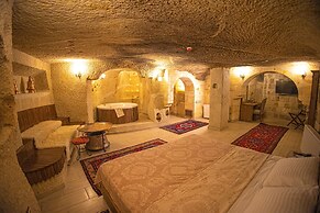 Pietra Cave Suites
