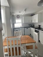 Impeccable 2-bed House in Leytonstone East London