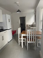 Impeccable 2-bed House in Leytonstone East London