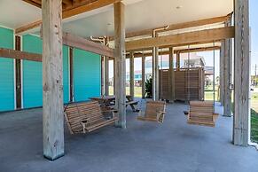 Sunrise Paradise 3 Bedroom Home by RedAwning