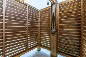 Sunrise Paradise 3 Bedroom Home by RedAwning