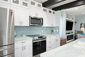 Sunrise Paradise 3 Bedroom Home by RedAwning