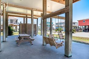 Sunrise Paradise 3 Bedroom Home by RedAwning