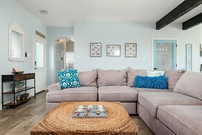 Sunrise Paradise 3 Bedroom Home by RedAwning