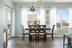 Sunrise Paradise 3 Bedroom Home by RedAwning