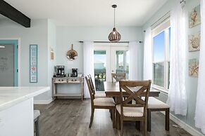 Sunrise Paradise 3 Bedroom Home by RedAwning