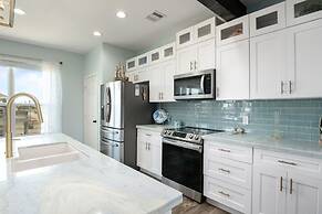 Sunrise Paradise 3 Bedroom Home by RedAwning