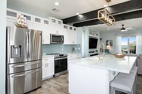 Sunrise Paradise 3 Bedroom Home by RedAwning