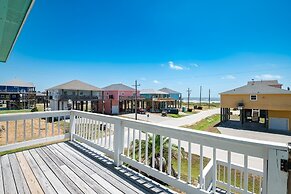 Sunrise Paradise 3 Bedroom Home by RedAwning