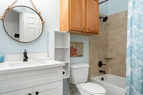 Sunrise Paradise 3 Bedroom Home by RedAwning