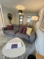 BookedUK - Lovely 2BR Flat in Hoddesdon