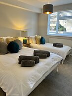 BookedUK - Lovely 2BR Flat in Hoddesdon