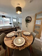 BookedUK - Lovely 2BR Flat in Hoddesdon