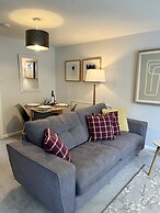 BookedUK - Lovely 2BR Flat in Hoddesdon