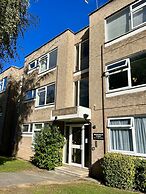 BookedUK - Lovely 2BR Flat in Hoddesdon