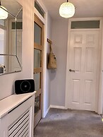 BookedUK - Lovely 2BR Flat in Hoddesdon