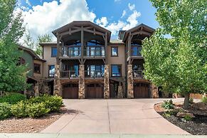 Fairway Ski and Golf Retreat by Avantstay Blocks From the Ski Lift! Be