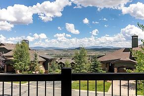 Fairway Ski and Golf Retreat by Avantstay Blocks From the Ski Lift! Be