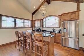 Fairway Ski and Golf Retreat by Avantstay Blocks From the Ski Lift! Be