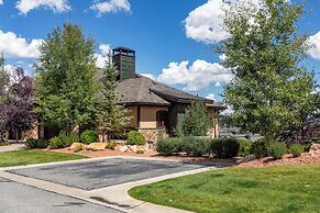 Fairway Ski and Golf Retreat by Avantstay Blocks From the Ski Lift! Be