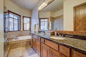 Fairway Ski and Golf Retreat by Avantstay Blocks From the Ski Lift! Be