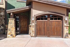 Fairway Ski and Golf Retreat by Avantstay Blocks From the Ski Lift! Be