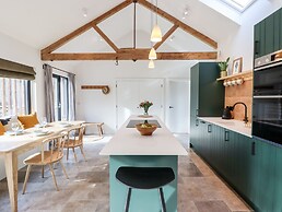 1 Caddaford Barns