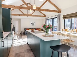1 Caddaford Barns