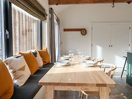 1 Caddaford Barns