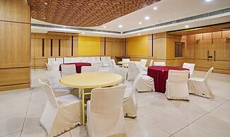 Treebo The Royal CM, 4 Km From City Palace