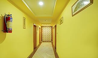 Treebo The Royal CM, 4 Km From City Palace