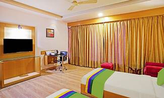 Treebo The Royal CM, 4 Km From City Palace