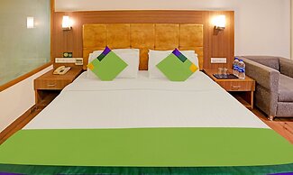 Treebo The Royal CM, 4 Km From City Palace