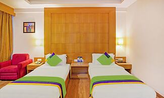 Treebo The Royal CM, 4 Km From City Palace