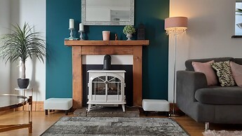 Lovely 3-bed House in Bridgend 7min From Porthcawl