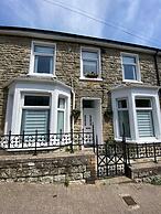 Lovely 3-bed House in Bridgend 7min From Porthcawl
