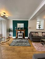 Lovely 3-bed House in Bridgend 7min From Porthcawl